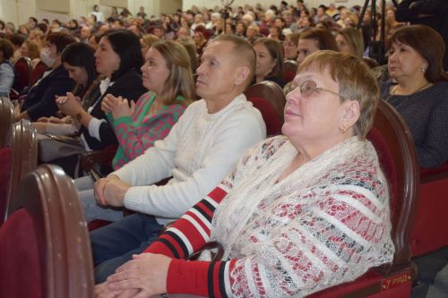 В Нурлате торжественное закрытие Года национальных культур и традиций прошло в обновленном зале Дворца культуры