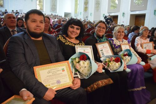 В Нурлате торжественное закрытие Года национальных культур и традиций прошло в обновленном зале Дворца культуры