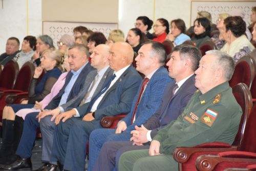 В Нурлате торжественное закрытие Года национальных культур и традиций прошло в обновленном зале Дворца культуры