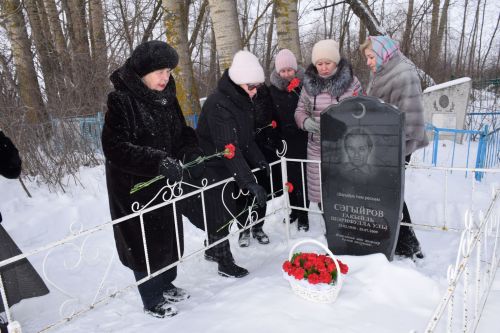 Нурлатская делегация посетила могилу земляка Гакиля Сагирова в день его 85-летия