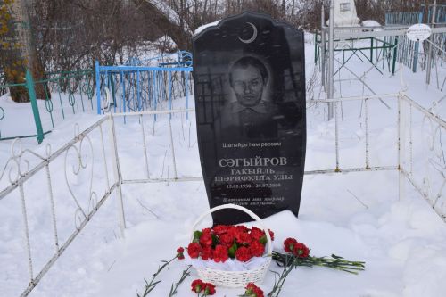 Нурлатская делегация посетила могилу земляка Гакиля Сагирова в день его 85-летия