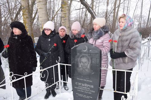 Нурлатская делегация посетила могилу земляка Гакиля Сагирова в день его 85-летия