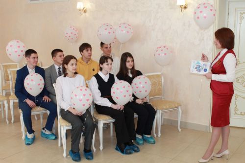 Нурлатские школьники посетили городской ЗАГС