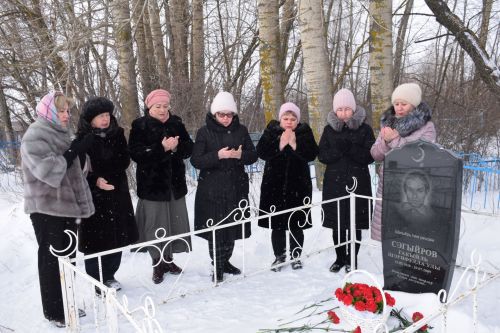 Нурлатская делегация посетила могилу земляка Гакиля Сагирова в день его 85-летия