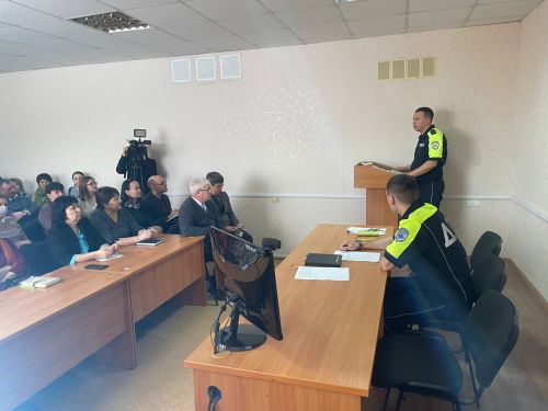 Нурлатские автоинспекторы проводят встречи с коллективами предприятий и организаций района