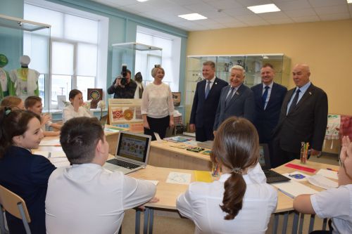 Фарид Мухаметшин посетил школу №1 города Нурлат
