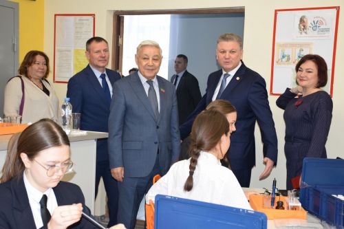 Фарид Мухаметшин посетил школу №1 города Нурлат