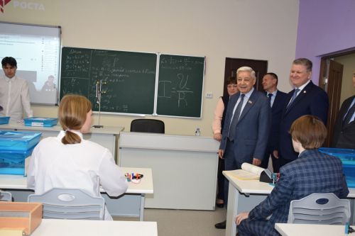 Фарид Мухаметшин посетил школу №1 города Нурлат