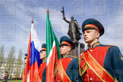 Раис Татарстана поручил достойно провести все мероприятия в честь Дня защитника Отечества