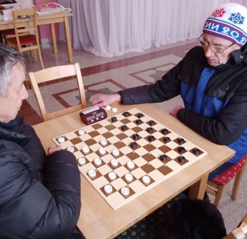 В Нурлате в турнирах по шахматам и шашкам, посвященным Дню защитника Отечества, приняли участие и юные шахматисты