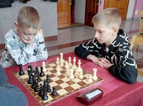 В Нурлате в турнирах по шахматам и шашкам, посвященным Дню защитника Отечества, приняли участие и юные шахматисты