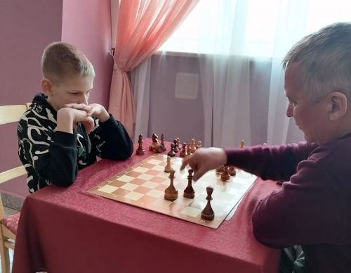 В Нурлате в турнирах по шахматам и шашкам, посвященным Дню защитника Отечества, приняли участие и юные шахматисты
