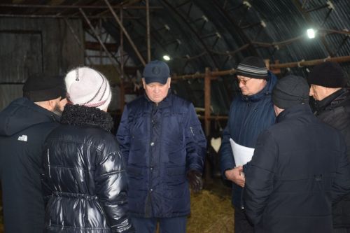 Тимербулатовы из Светлого Озера ознакомили Алмаза Ахметшина с работой своего хозяйства