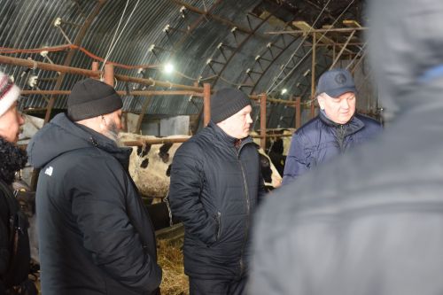Тимербулатовы из Светлого Озера ознакомили Алмаза Ахметшина с работой своего хозяйства