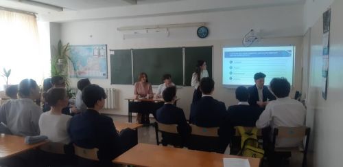 Старшеклассники городской школы №9 приняли участие в квиз-игре «Крым – наш»