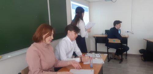 Старшеклассники городской школы №9 приняли участие в квиз-игре «Крым – наш»