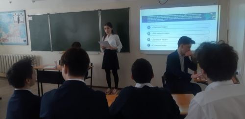 Старшеклассники городской школы №9 приняли участие в квиз-игре «Крым – наш»