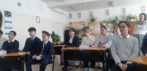 Старшеклассники городской школы №9 приняли участие в квиз-игре «Крым – наш»