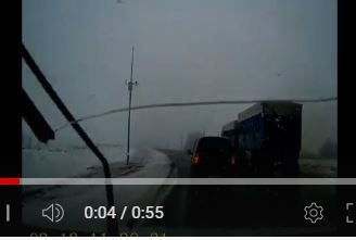 На камеру регистратора ГИБДД попало видео выезда на «встречку»