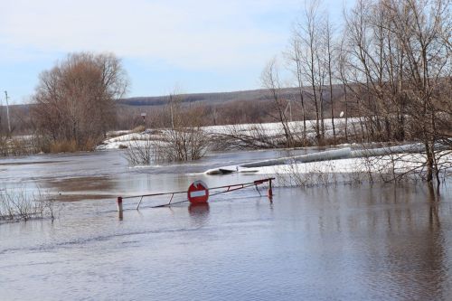 Как живется жителям Урняка, отрезанным паводковой водой