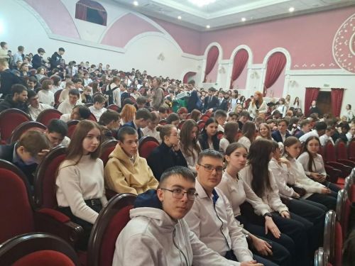 Нурлатские старшеклассники побывали на спектакле