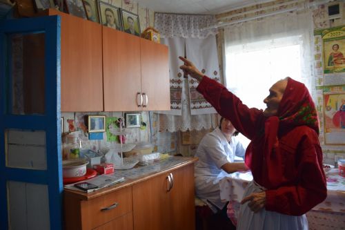 В день своего 95-летия Елизавета Павловна Сенькина из Абрыскина для своих гостей спела песни на чувашском языке