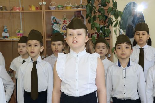 Нурлатские школьники продолжают писать письма участникам СВО