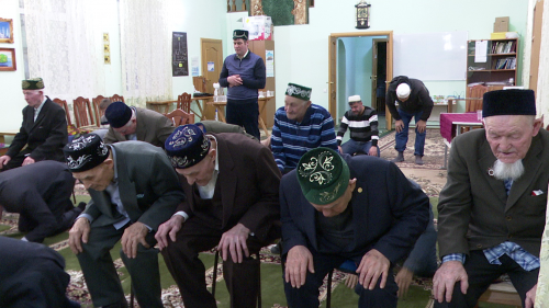 Сулеймановы в первый день Рамадана провели ифтар-меджлисы для жителей Нурлатского района