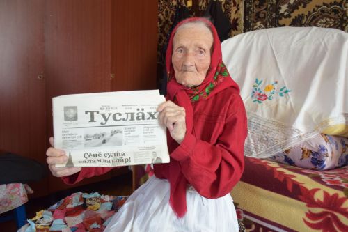 В день своего 95-летия Елизавета Павловна Сенькина из Абрыскина для своих гостей спела песни на чувашском языке