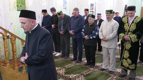 Сулеймановы в первый день Рамадана провели ифтар-меджлисы для жителей Нурлатского района
