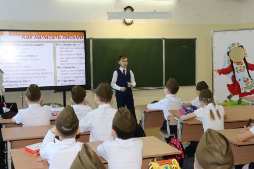 Нурлатские школьники продолжают писать письма участникам СВО