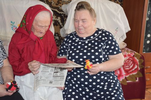 В день своего 95-летия Елизавета Павловна Сенькина из Абрыскина для своих гостей спела песни на чувашском языке