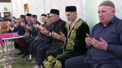 Сулеймановы в первый день Рамадана провели ифтар-меджлисы для жителей Нурлатского района
