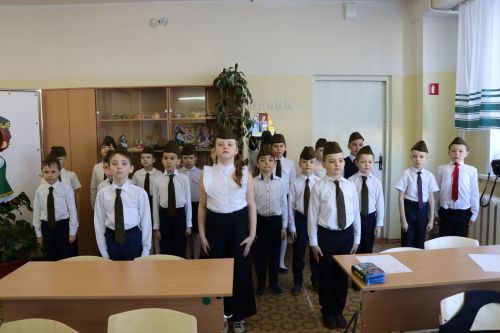 Нурлатские школьники продолжают писать письма участникам СВО