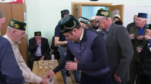 Сулеймановы в первый день Рамадана провели ифтар-меджлисы для жителей Нурлатского района