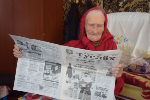 В день своего 95-летия Елизавета Павловна Сенькина из Абрыскина для своих гостей спела песни на чувашском языке