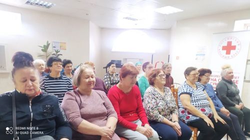 В Нурлате в Центре долголетия занятия провела психолог «Красного Креста»