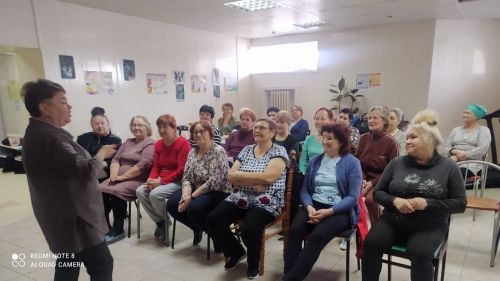 В Нурлате в Центре долголетия занятия провела психолог «Красного Креста»