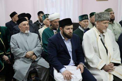 Глава района Алмаз Ахметшин провел ифтар для нурлатцев