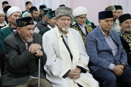 Глава района Алмаз Ахметшин провел ифтар для нурлатцев