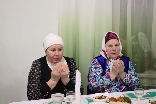 Глава района Алмаз Ахметшин провел ифтар для нурлатцев