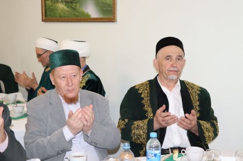Глава района Алмаз Ахметшин провел ифтар для нурлатцев