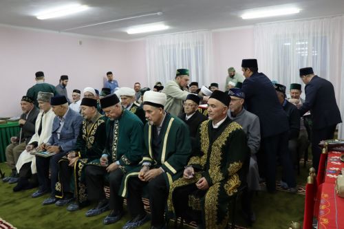 Глава района Алмаз Ахметшин провел ифтар для нурлатцев