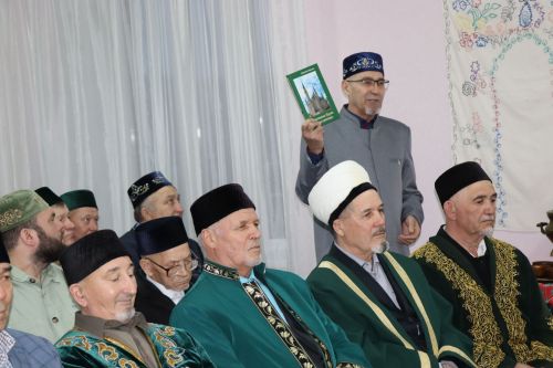 Глава района Алмаз Ахметшин провел ифтар для нурлатцев