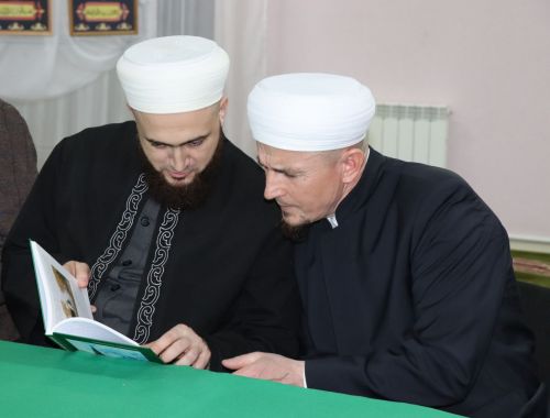 Глава района Алмаз Ахметшин провел ифтар для нурлатцев