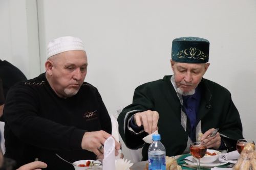 Глава района Алмаз Ахметшин провел ифтар для нурлатцев