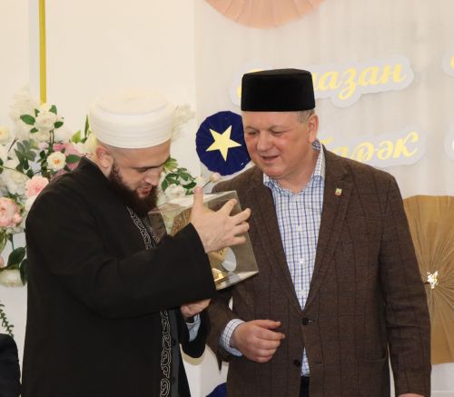 Глава района Алмаз Ахметшин провел ифтар для нурлатцев