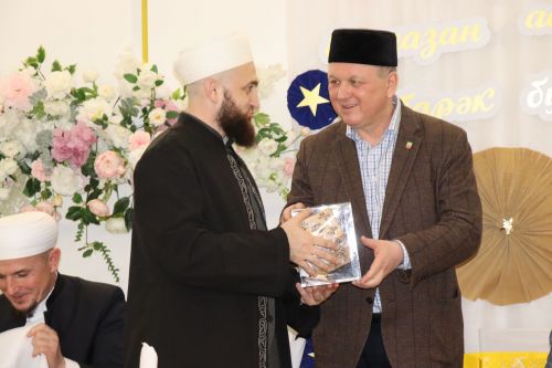 Глава района Алмаз Ахметшин провел ифтар для нурлатцев