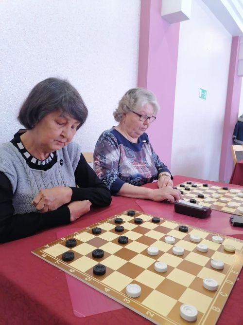 В Нурлате состоялись соревнования по шахматам и шашкам
