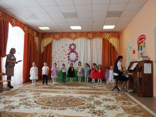 В дошкольных образовательных учреждениях продолжаются утренники, посвященные 8 Марта